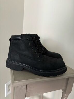 Timberland Women’s Nellie Waterproof  Black Lace-Up Nubuck Boots